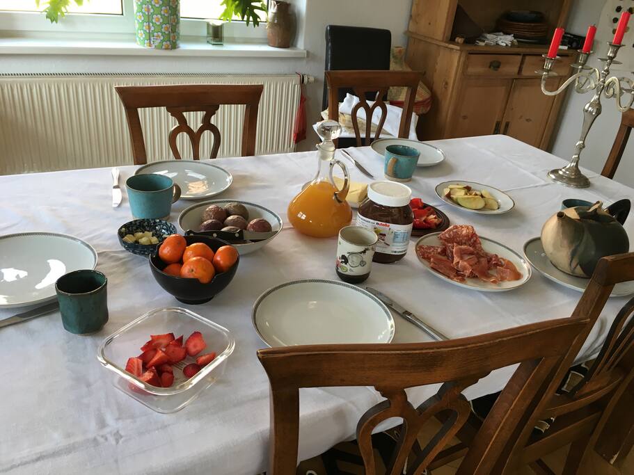 I love on Sunday to eat on dinning room, if i am around you can join me for a brunch.