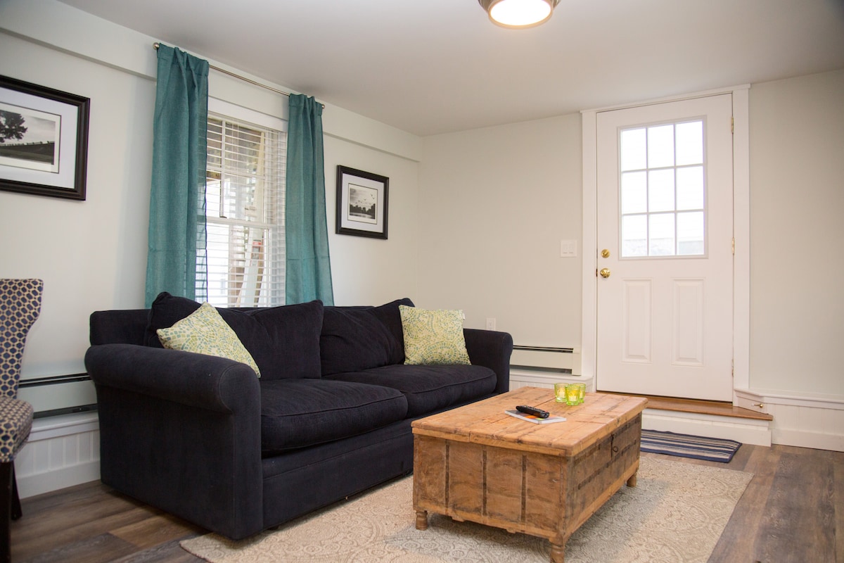 Долен кауч за спиење (за дополнителен простор за спиење)