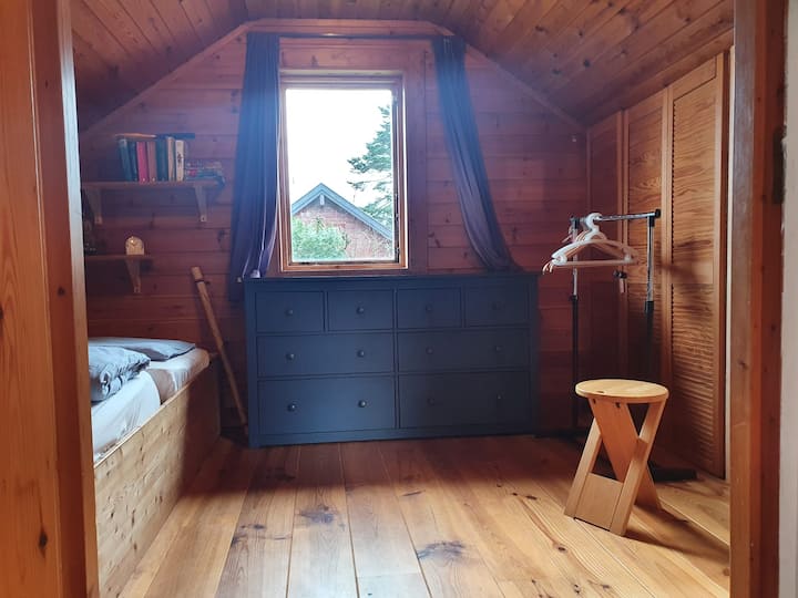 غرفة نوم كبيرة بسرير عائلي (2.40 × 2.00)