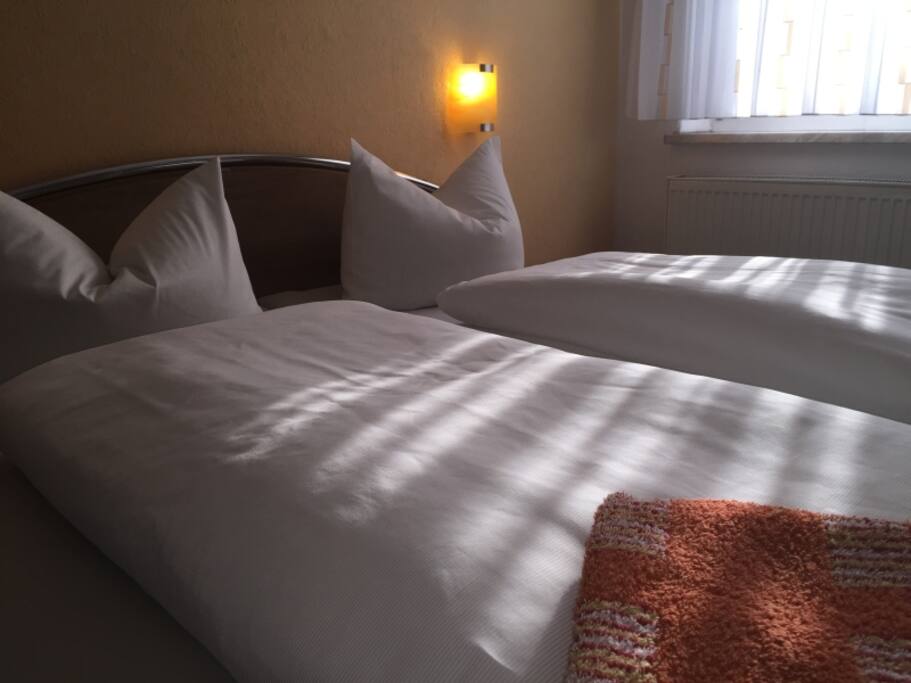 Bett im Doppelzimmer