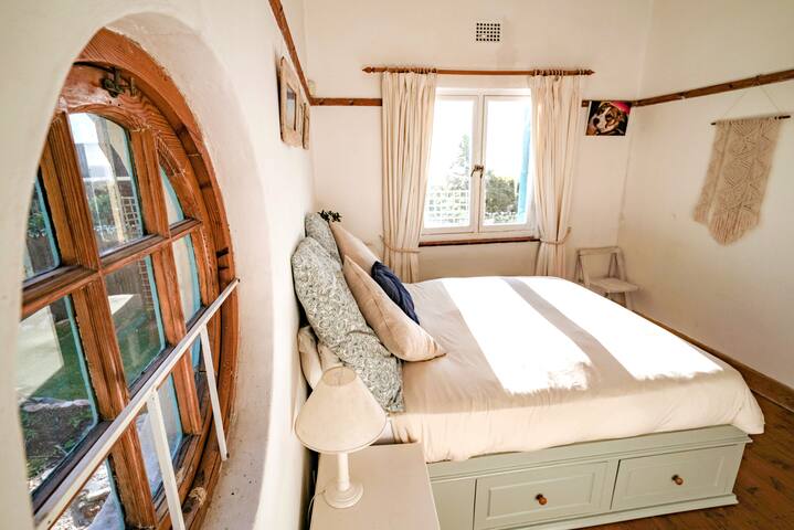 Mountain-side Cottage with Breathtaking Sea View gallery image 4