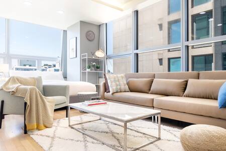 9. Large room for group next to Gangnam Station