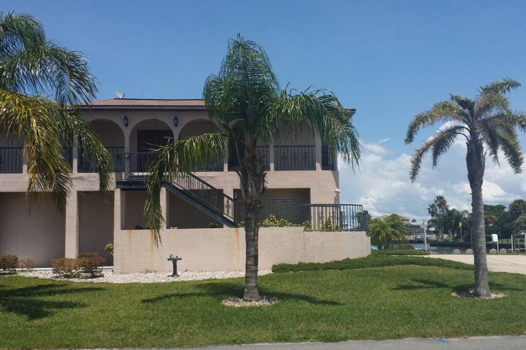 Large private house and lot w/breathtaking views of water from all sides of house