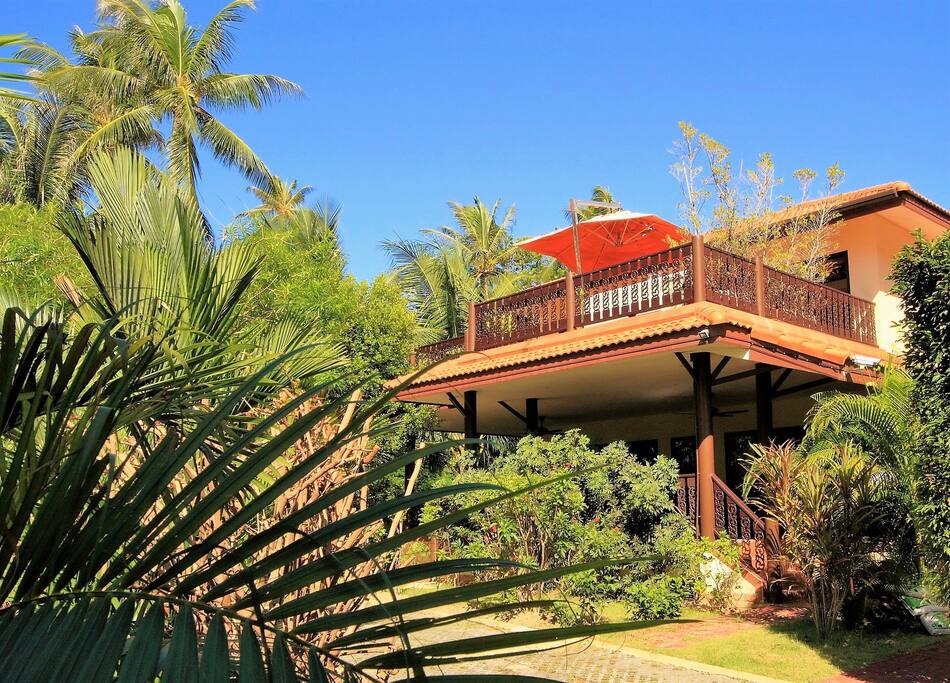 Villa Palm is situated in the garden of Coconut Laguna Resort.