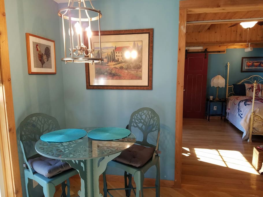 Eat in Kitchenette and work area