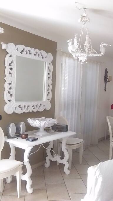Un angolo del soggiorno-sala da pranzo