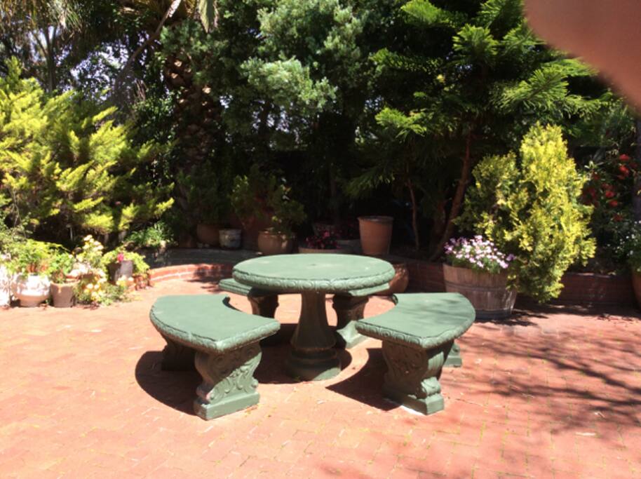 Picnic in the garden.Portable braai provided.