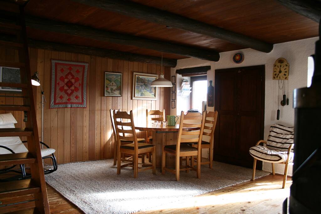 Cuisine habitable avec table à rallonges | Essbereich mit verlängerbarem Tisch