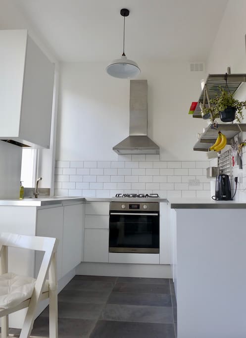 Brand new kitchen, floor and tiling as of May 2018. Washing machine, oven, fridge and plenty of storage space