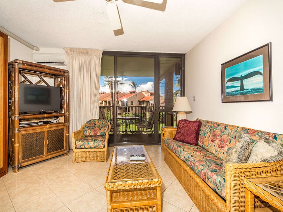 kamaole-1gv-7302-living-room-02.jpg