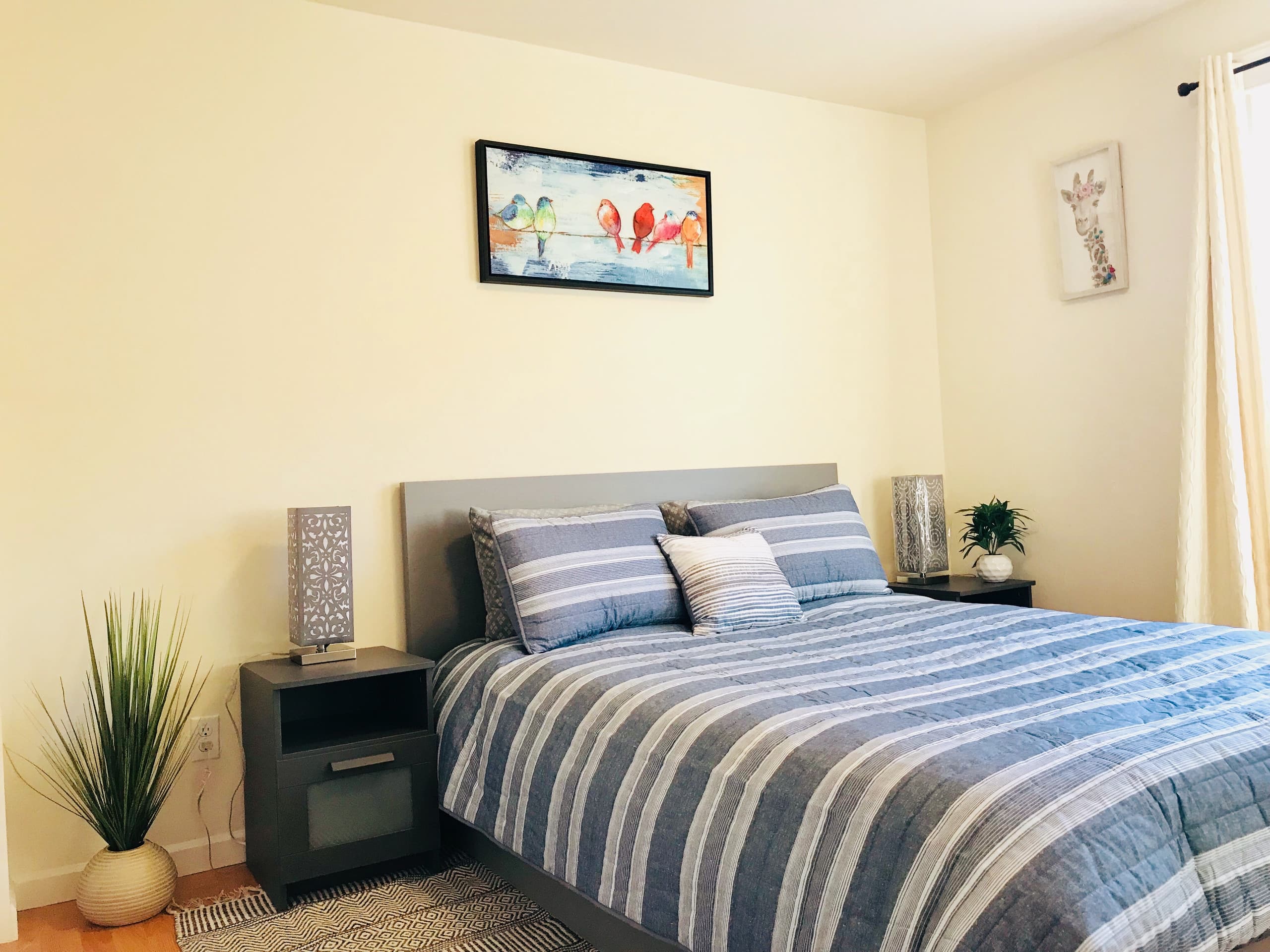Relaxed 3B/2Ba Home with Private Parking - Image 47
