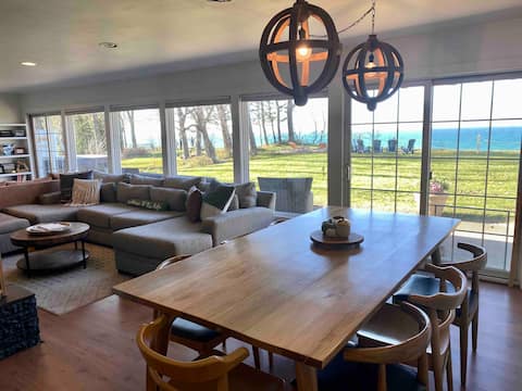 Endless Lake Michigan. Cozy & Spacious w/hot tub!