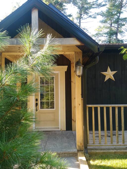 Post and beam charm side entrance