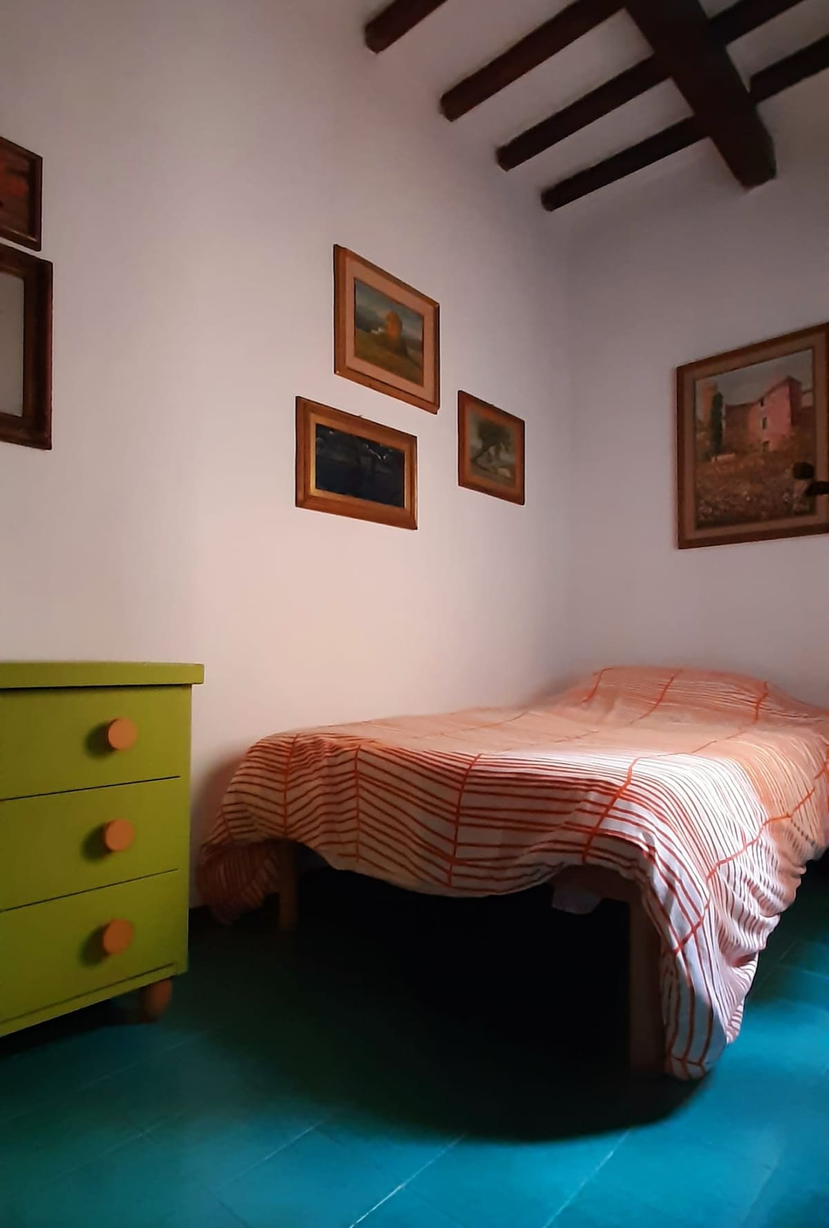 Después de la pared de la habitación