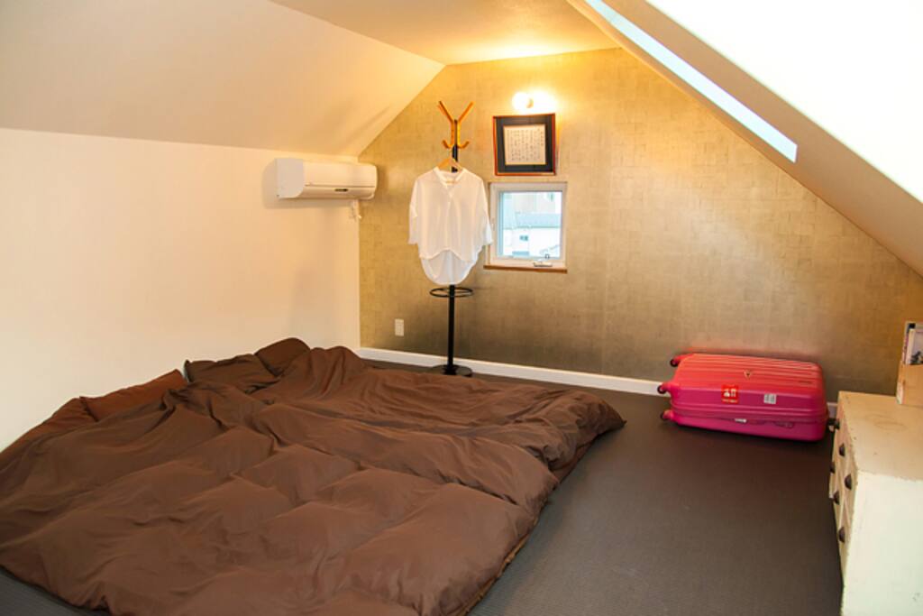 your room with futon