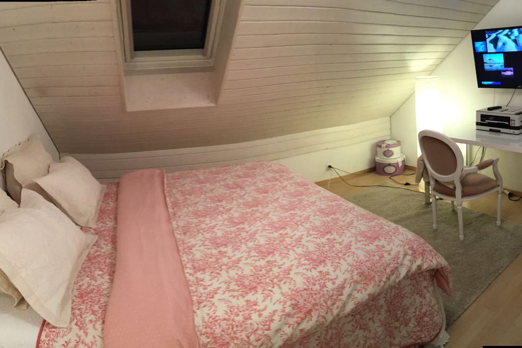 16 m2 grosses Schlafzimmer mit King-Size-bed
