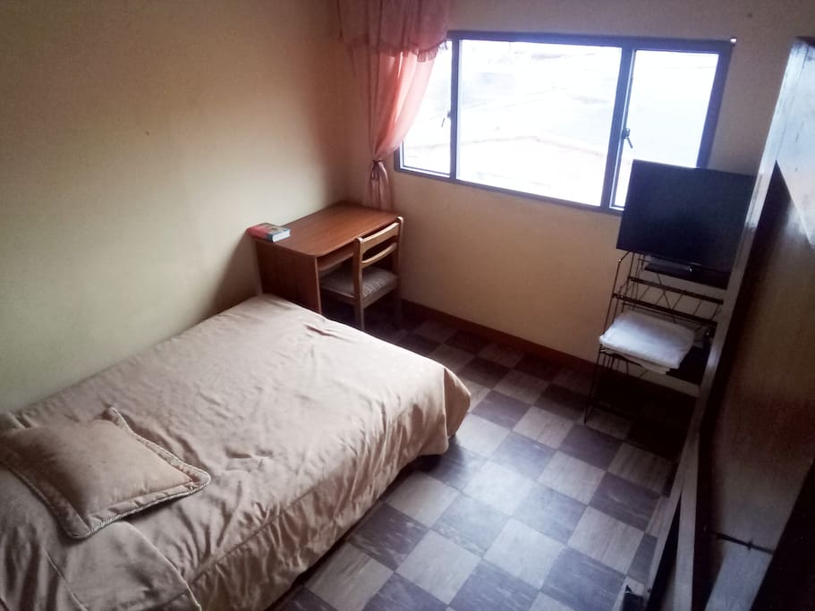 Escritorio, TV, Wifi y ambiente familiar