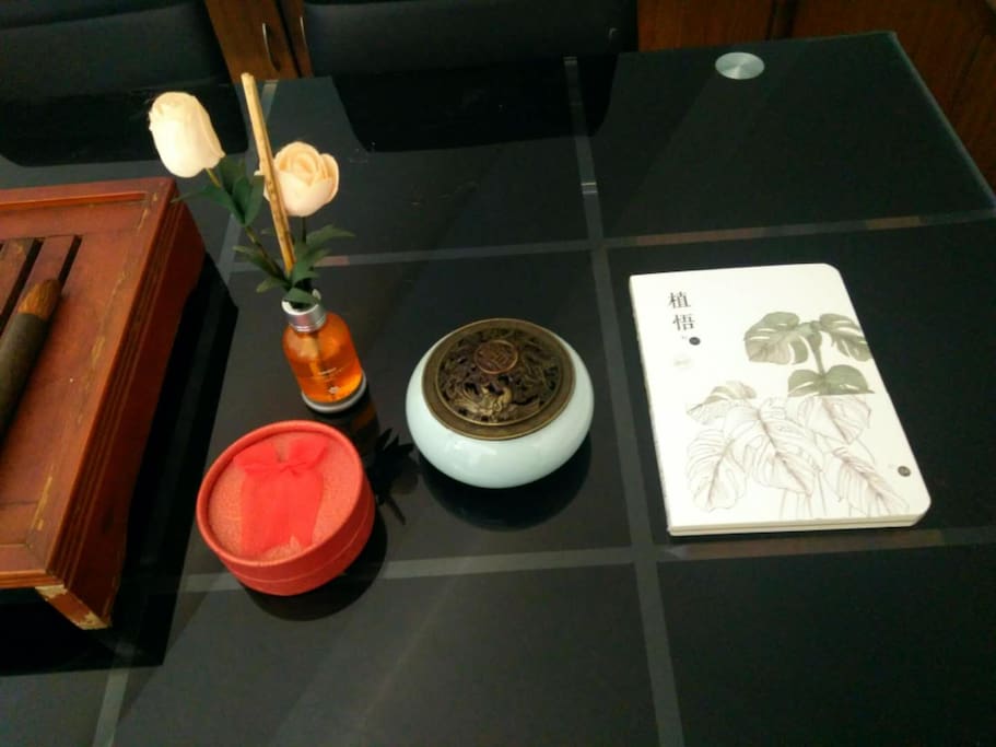 提供熏香和笔记本