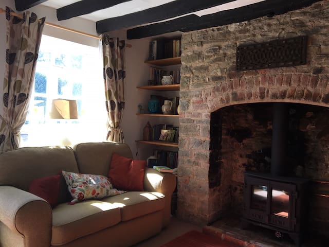 No.55, cosy stone cottage, sleeps 5 near Ludlow