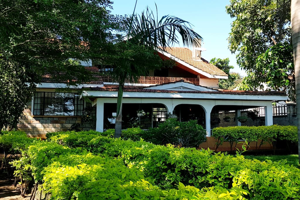 This is Okolo House with its lake verandah,...
