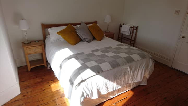 Двойна спалня с изобилие от светлина 