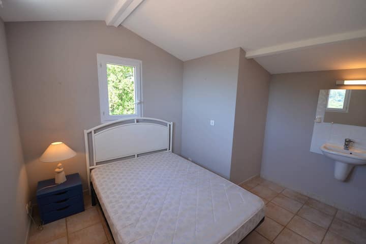 საძინებელი 4