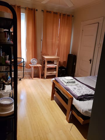 Condo-No Stairs Food Safe Super Location-T, BU/BC