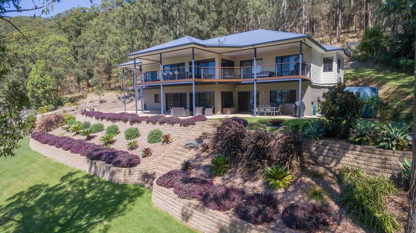 The Lake Retreat – southern shores of Smiths Lake