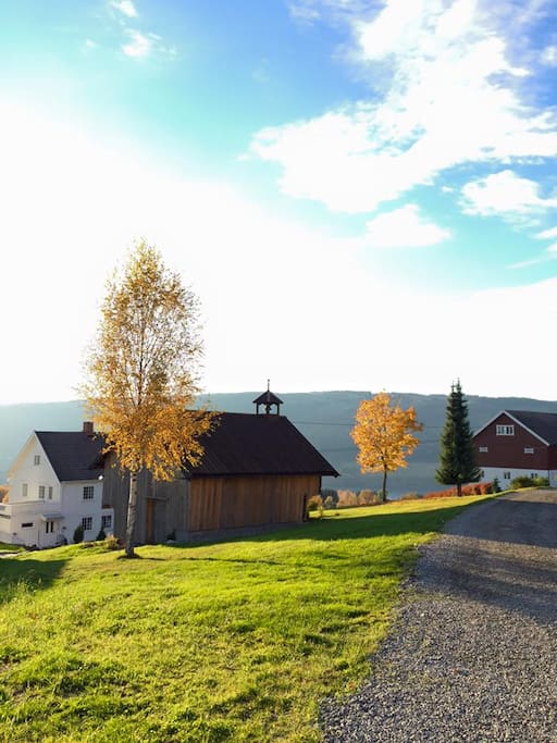 Gården på høsten