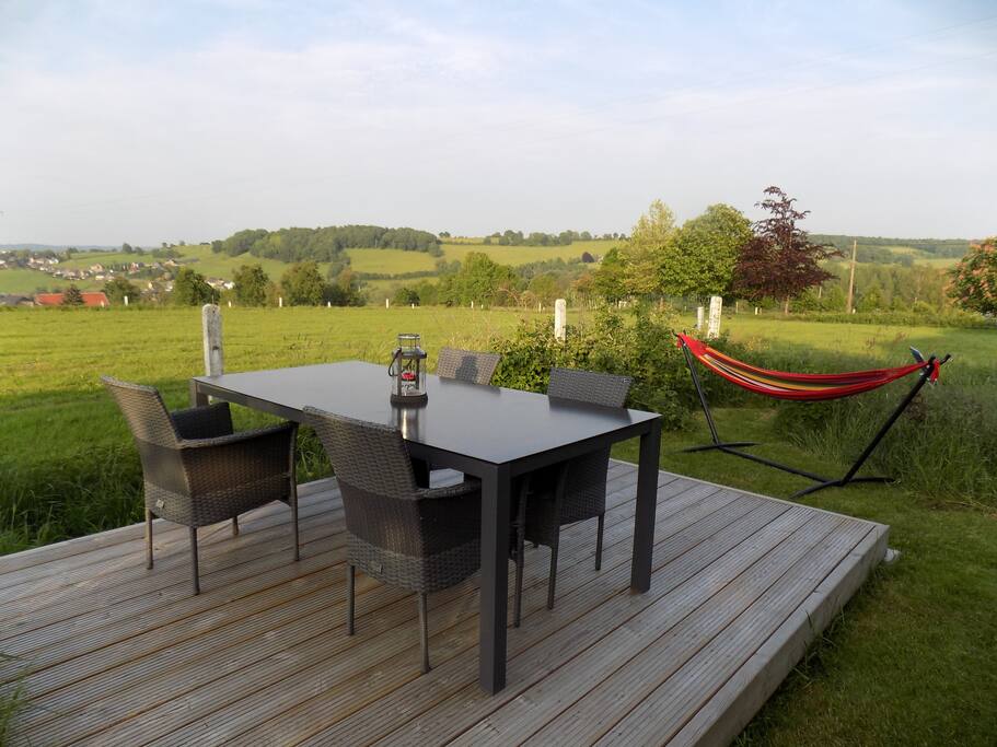 Salon de jardin avec une vue magnifique.