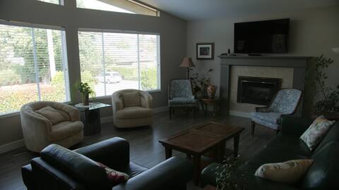Top Airbnb: Top floor of Home in Delta