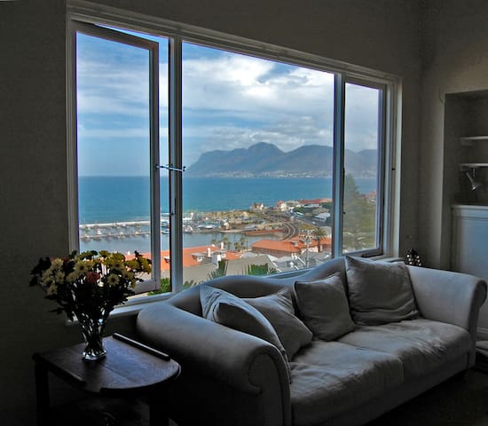 Kalk Bay 2/4-bedroom house with fabulous views