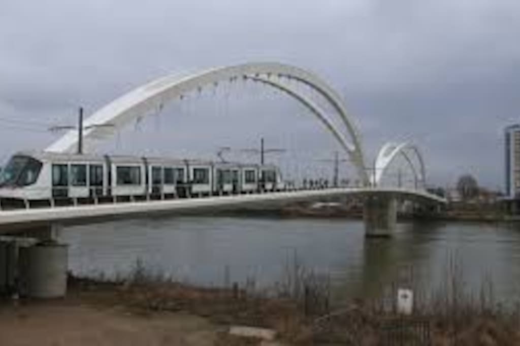le tram circule entre Kehl et Strasbourg ville depuisle 29 avril2017
A 5 mn de chez moi