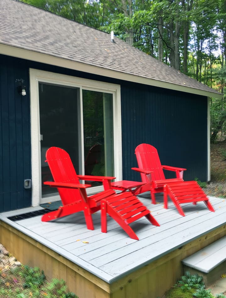 Private deck for the Banff Mountain sweet complete with Scarlett Adirondack Chairs- perfect for relaxing in the afternoon or stargazing at night. Recently spied two bald eagles soaring gracefully above the woods