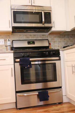 Chic Two Bedroom Loft gallery image 4