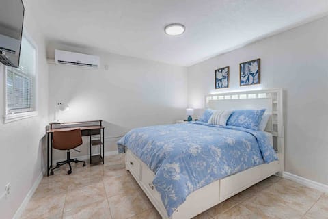 Successful Airbnb property: Adorable 1-bedroom guest suite by Raymond James in Macfarlane Park