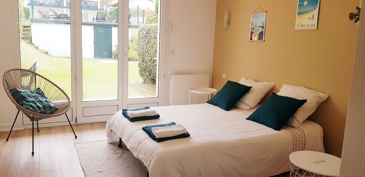 Cama Queen size para tu comodidad