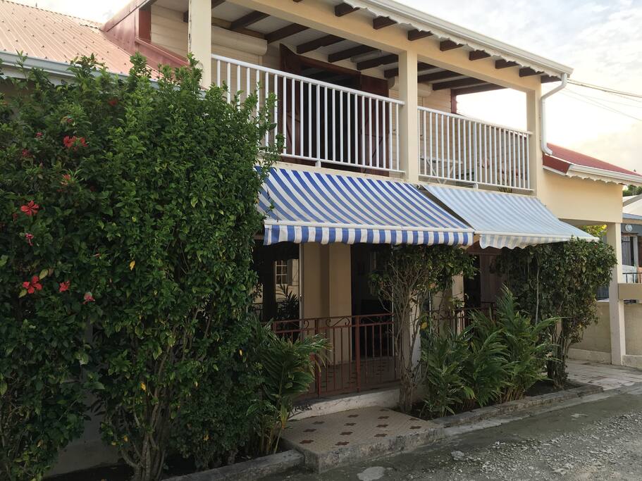 Haut de Villa très spacieuse et confortable (VILLA BIJOU )