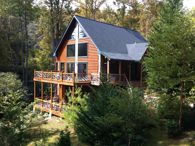 Lakefront, Mountain View, Waterfall, 3BR, 3Bth