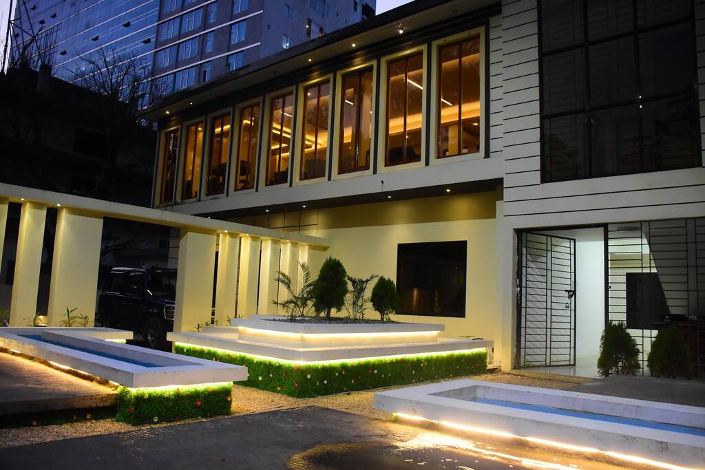 Leisure Lounge / Garden