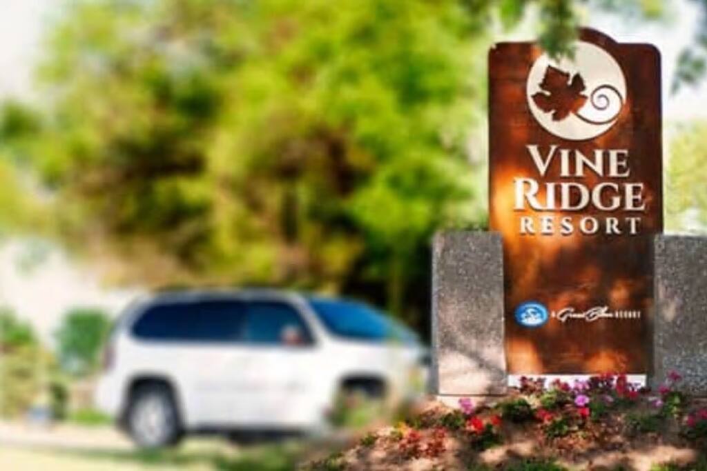 Vine Ridge Resort - Entrance