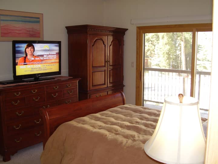 Glavna spavaća soba s odvojenim balkonom