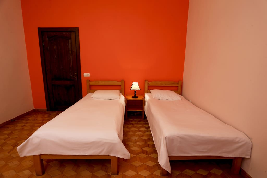 Red Room (Daravand Guest House)