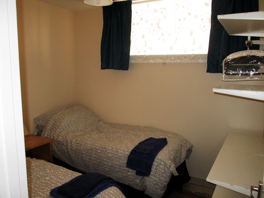 Bedroom with twin beds, which can be a double