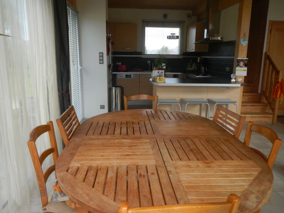 Cuisine et coin repas, espace commun