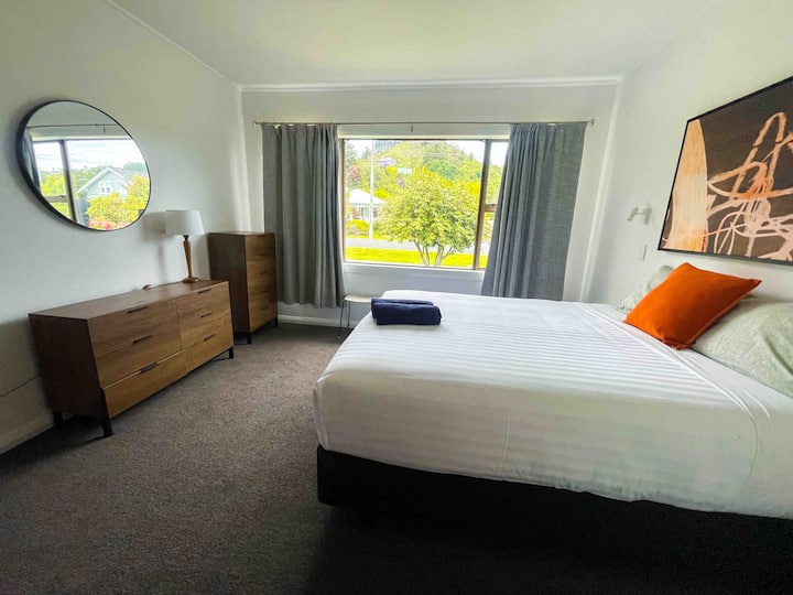 Large comfy king bed in spacious main bedroom 