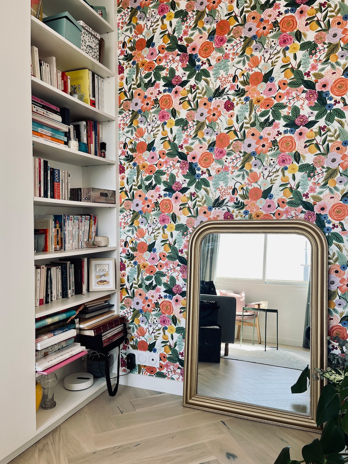 Popular Airbnb listing: The mail apartment - Comfort and panoramic view in Bourg L'évesque La Touche Moulin Du Comte