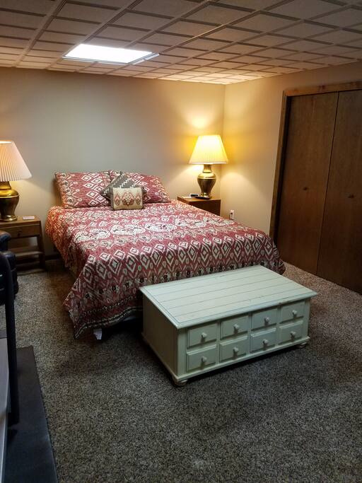 queen bedroom