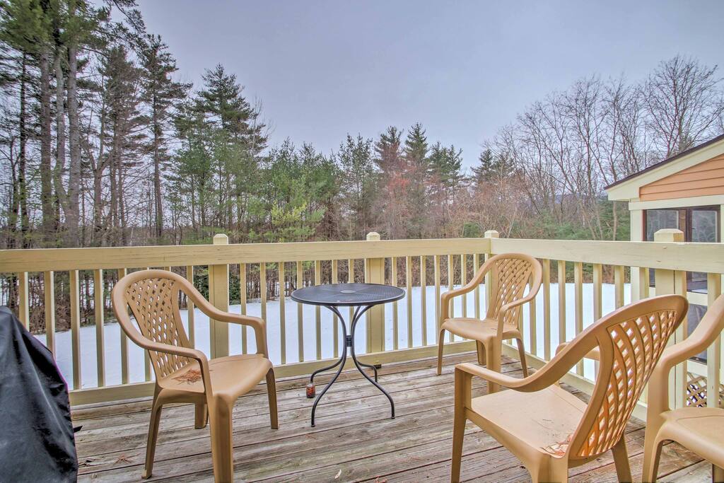 Relax on the private deck with an afternoon cocktail!