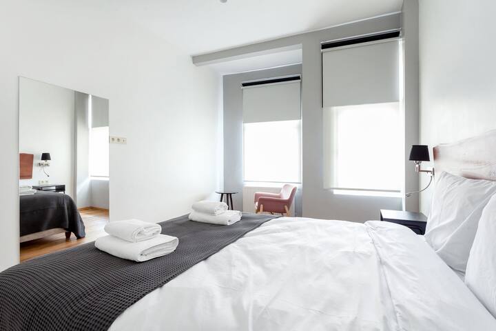 -HUGE GROUPS- MODERN DESIGN w/ELEVATOR 9 BR 6 BATH gallery image 4